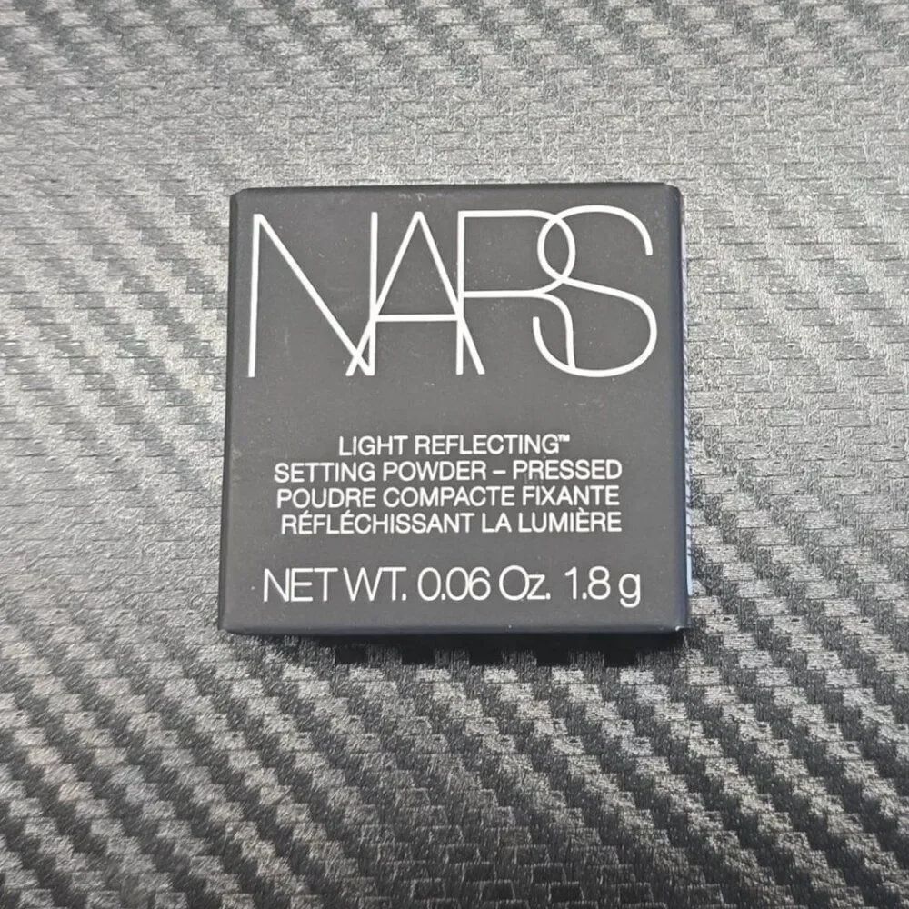 NARS Mini Light Reflecting™ Setting Powder – Pressed NEW - Picture 2 of 3
